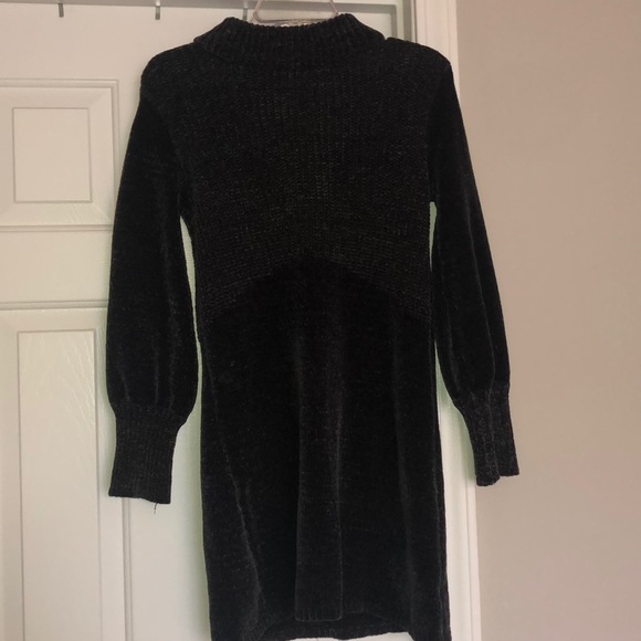 Xhilaration Tops - Gorgeous chenille tunic 😍